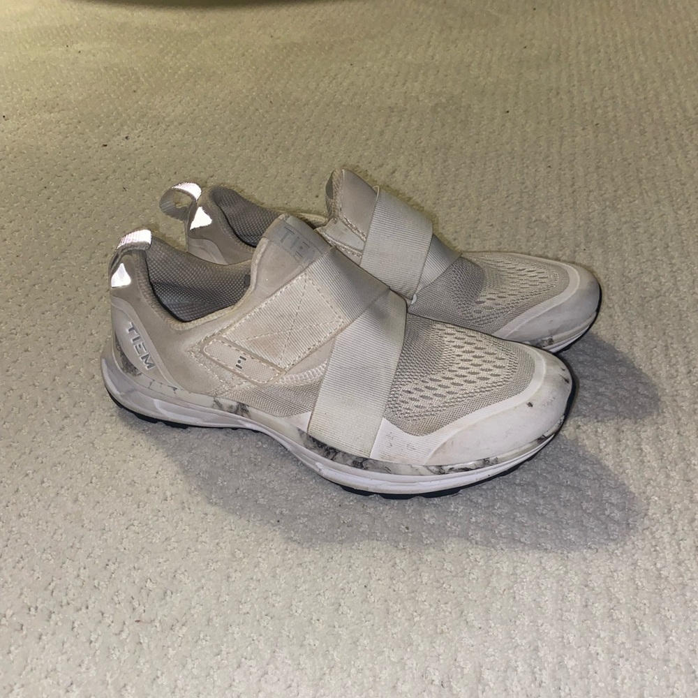 TIEM SPIN SHOES. Size 7. White. Work for one month. With clips.